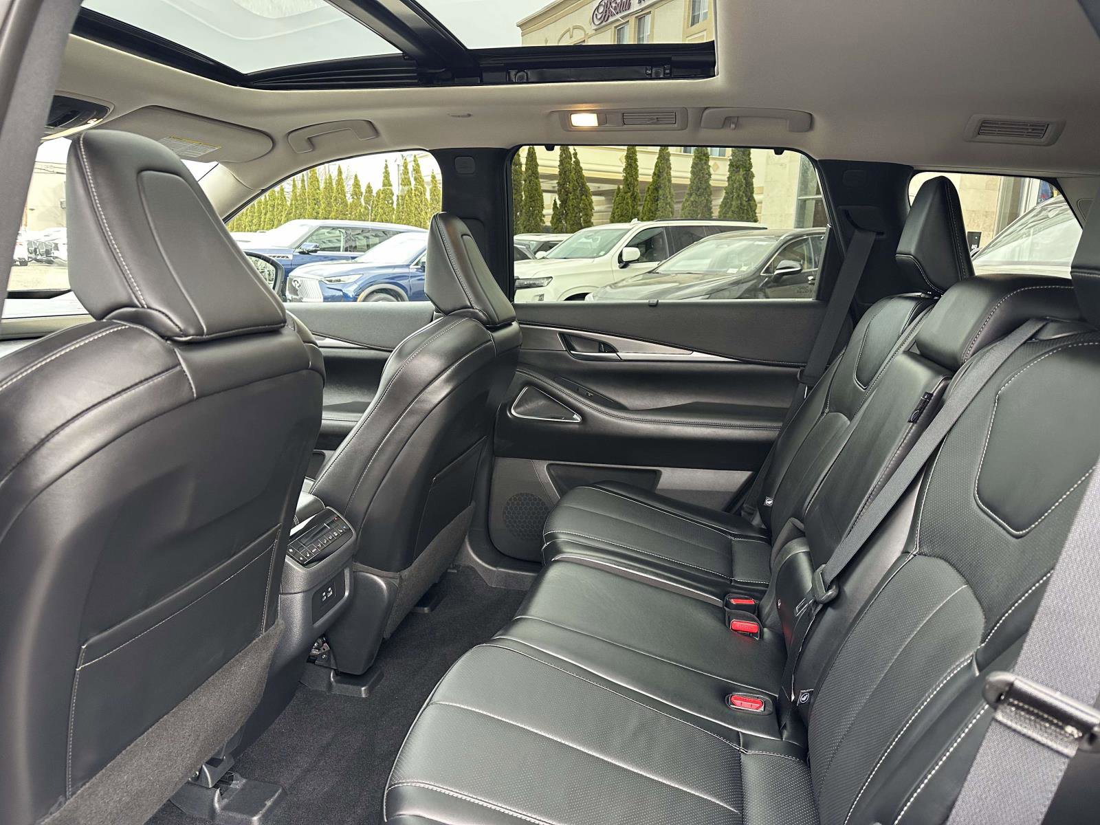 Used 2025 INFINITI QX60 Luxe image 9