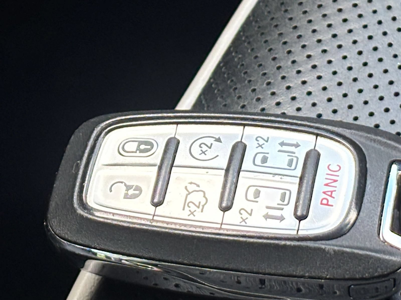 Used 2025 Chrysler Pacifica Limited FWD image 27