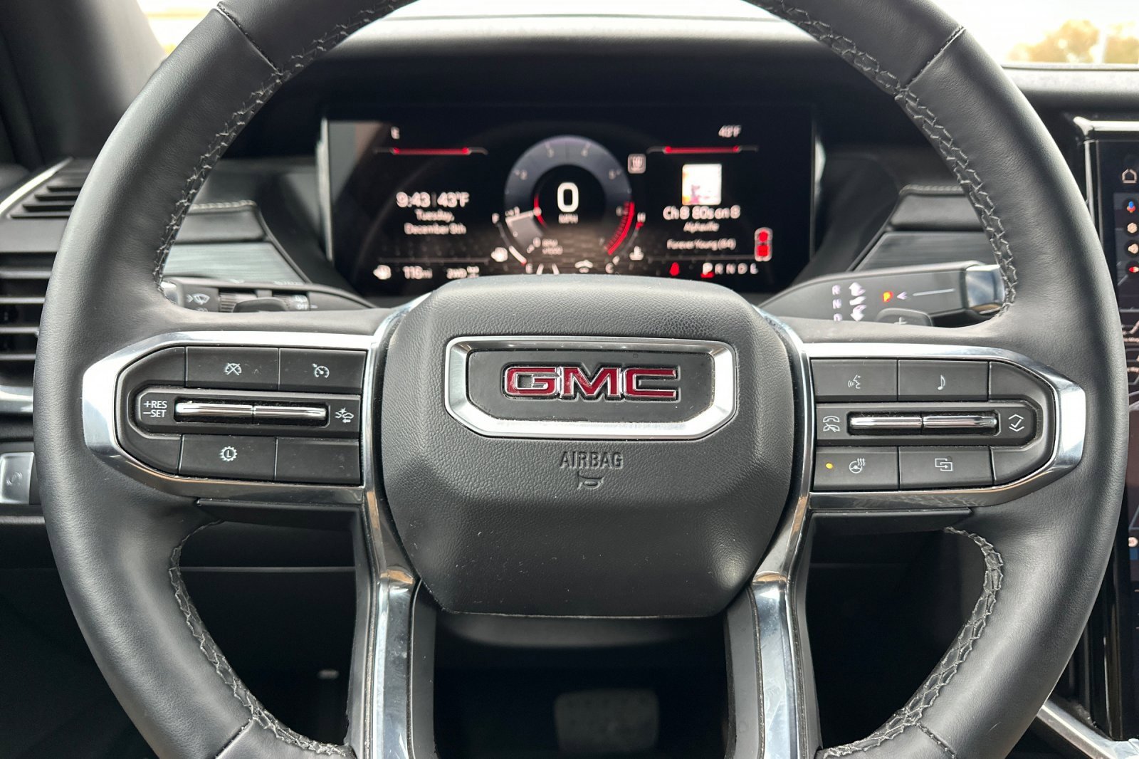 Used 2025 GMC Acadia Elevation image 25