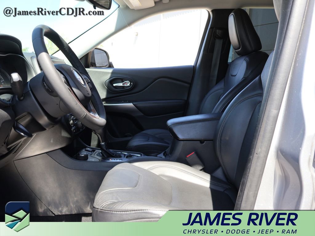 Used 2021 Jeep Cherokee Latitude Lux w/ Mopar Interior Package AWD/4WD image 22