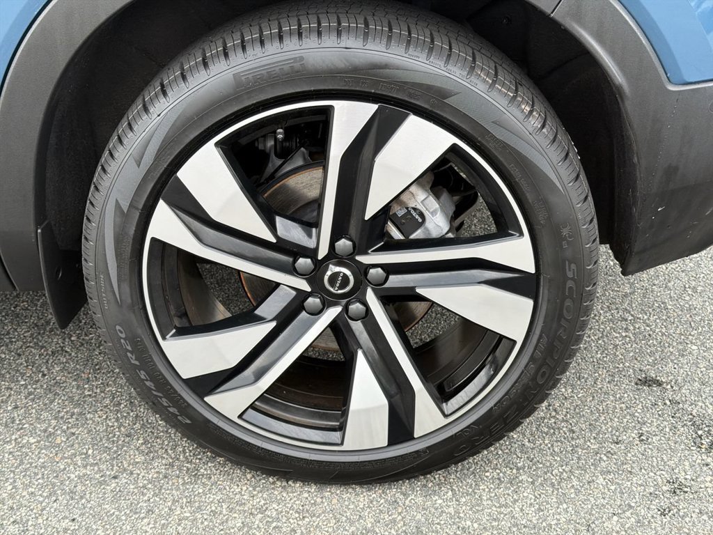 Certified 2024 Volvo XC40 B5 Plus w/ Climate Package AWD/4WD image 11