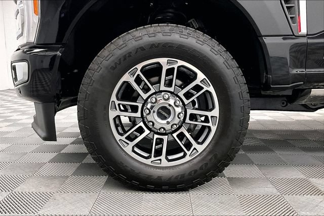 Used 2023 Ford F250 Limited AWD/4WD image 9