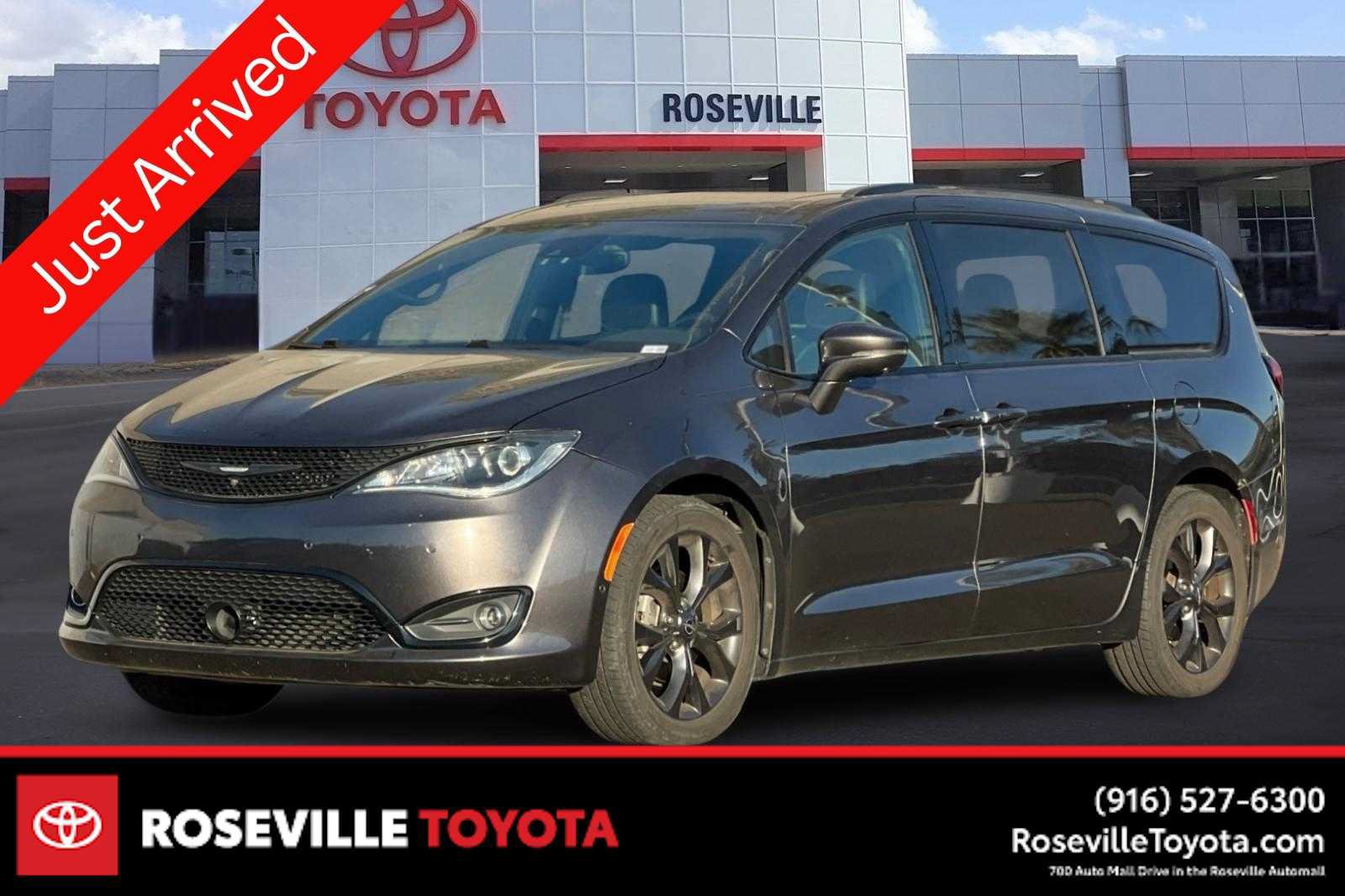 Used 2018 Chrysler Pacifica Limited w/ Advanced Safetytec Group FWD image 1