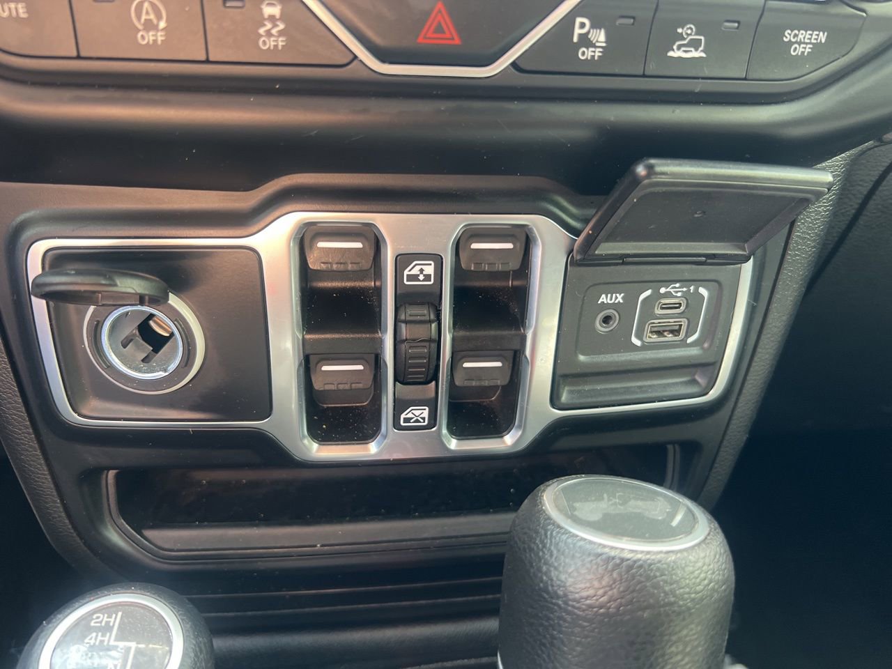 Used 2022 Jeep Wrangler Unlimited Sahara w/ Cold Weather Group image 29