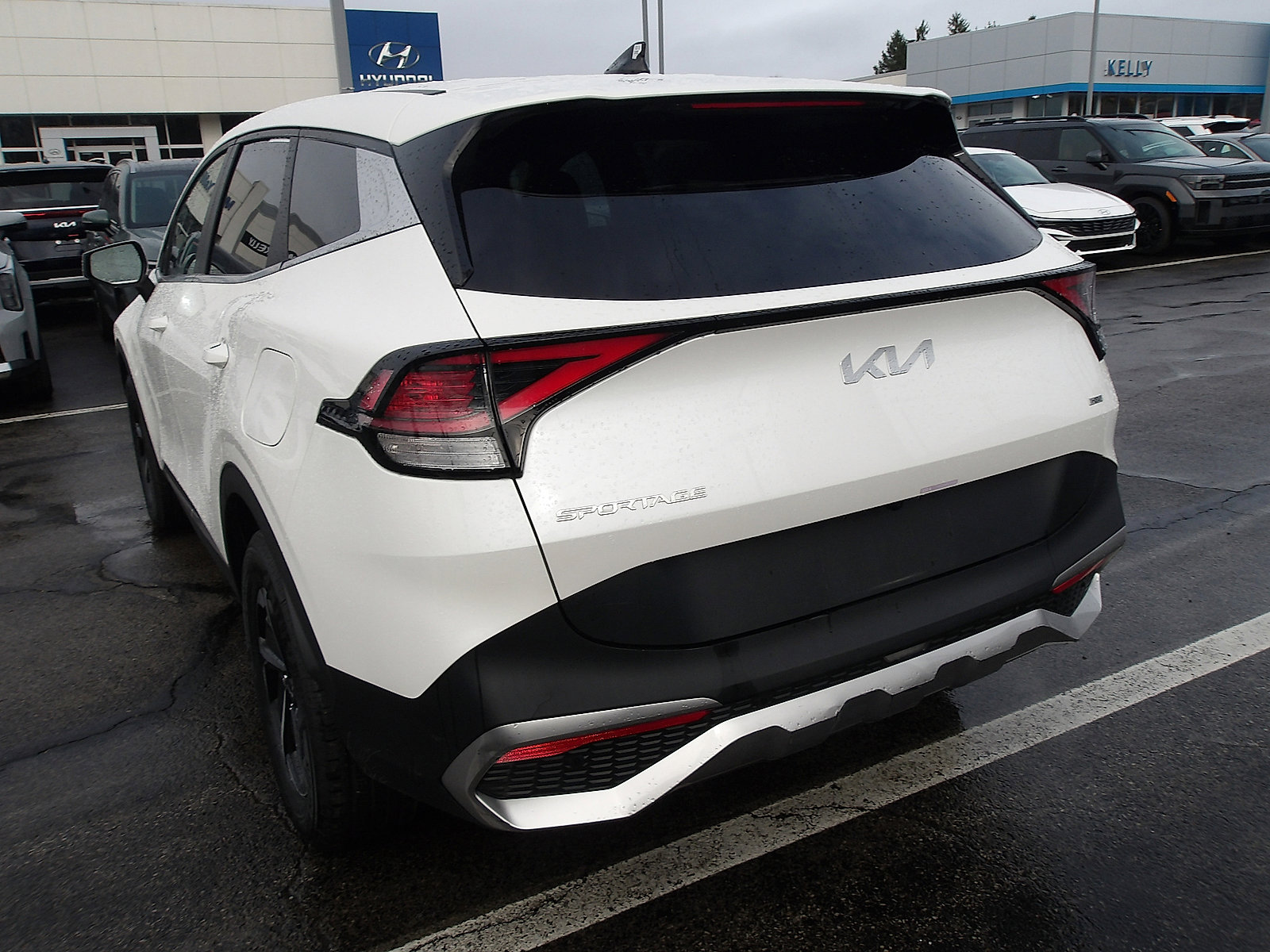 Used 2023 Kia Sportage LX image 6