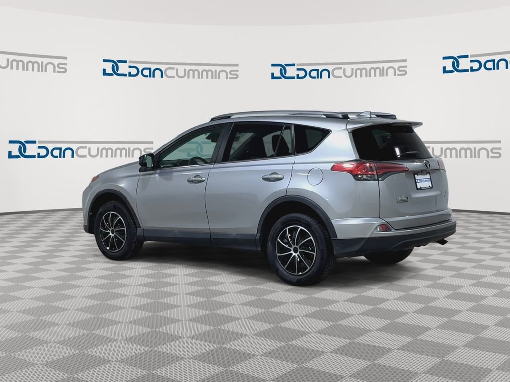 Used 2018 Toyota RAV4 LE image 7