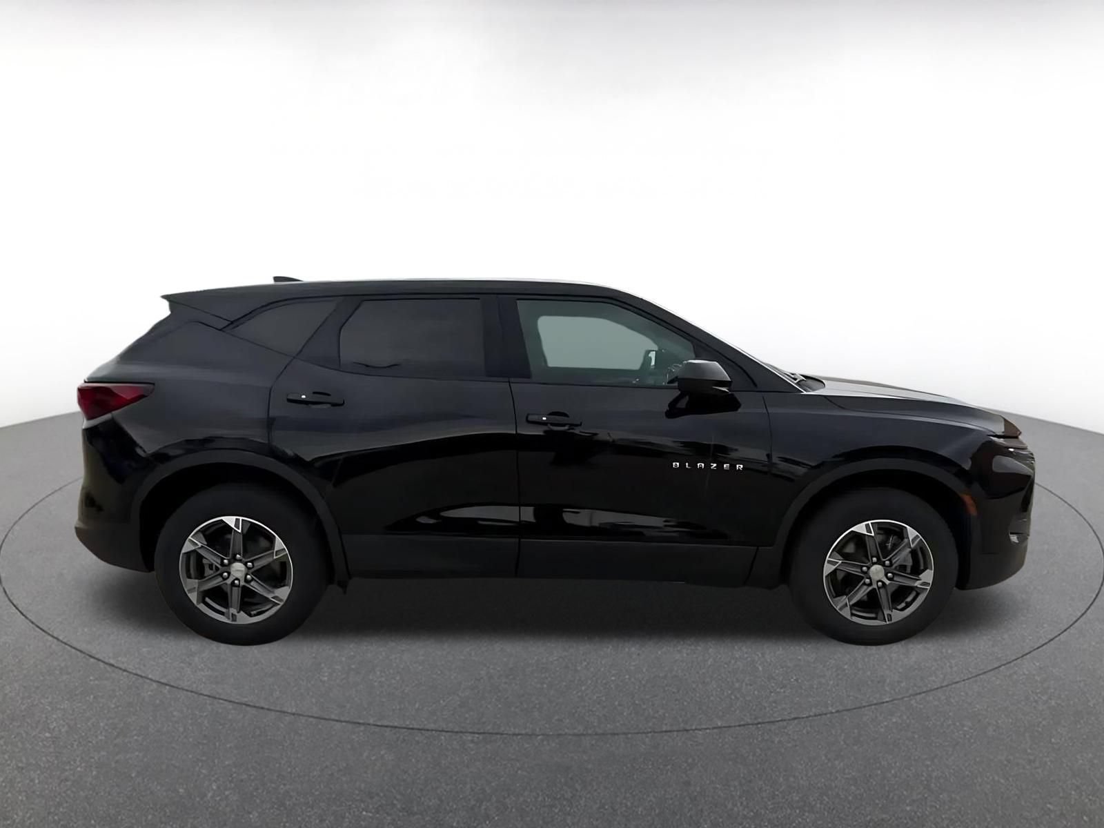 Used 2025 Chevrolet Blazer LT FWD image 16