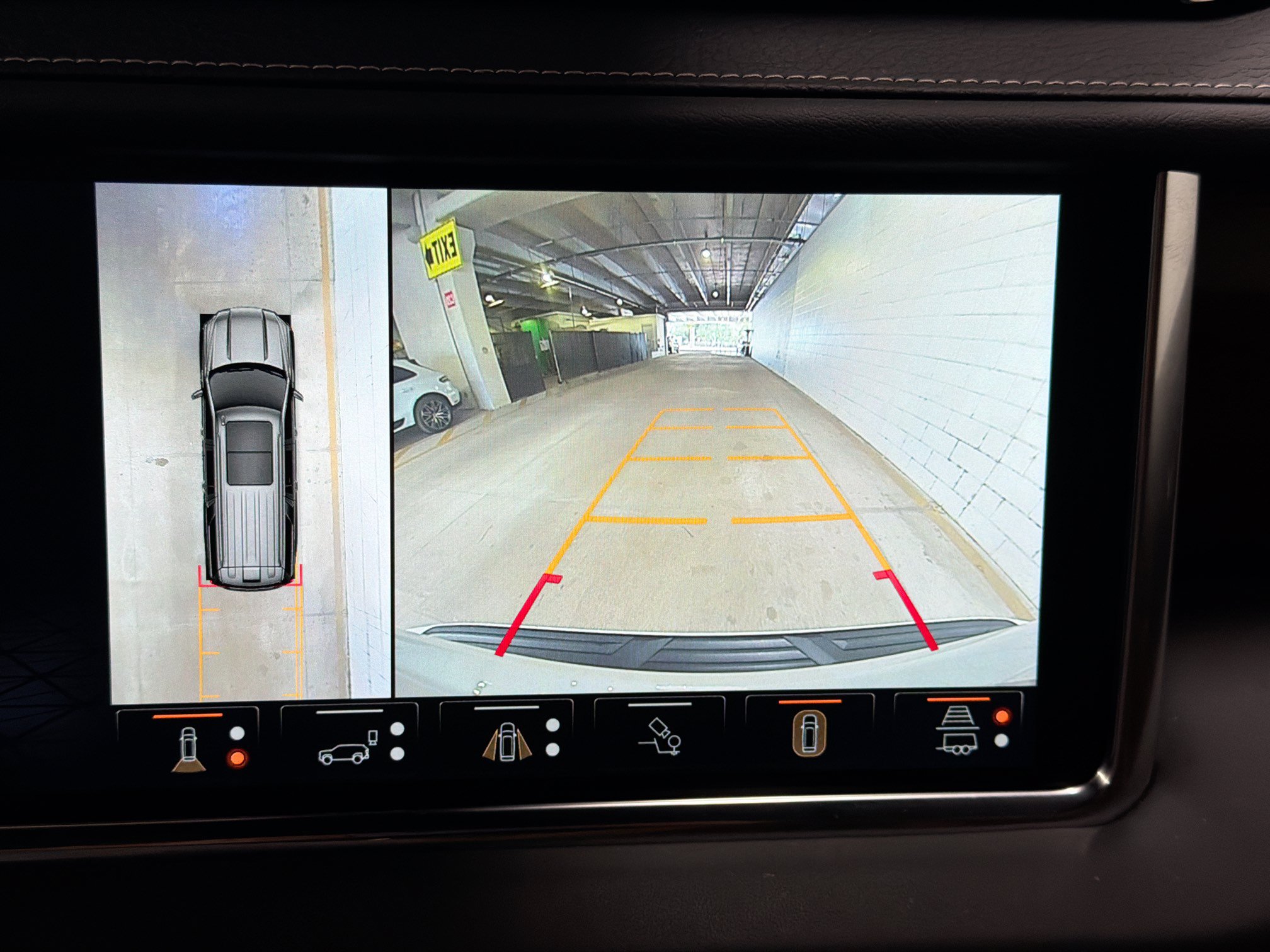 Used 2023 GMC Yukon Denali Ultimate AWD/4WD image 35