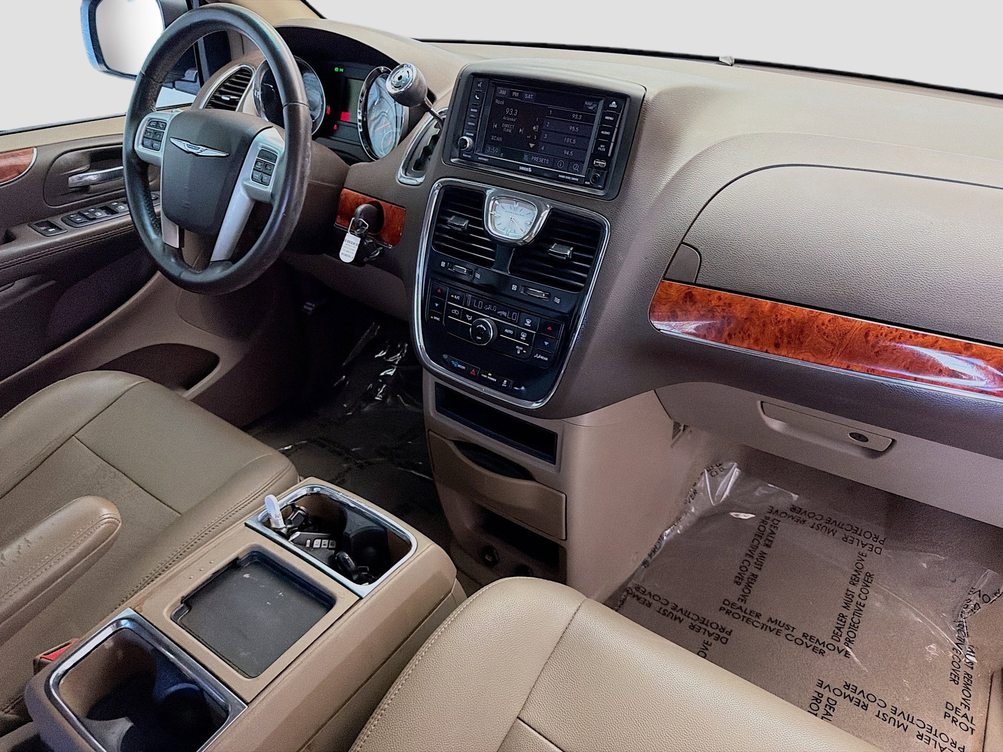 Used 2016 Chrysler Town & Country Touring image 12