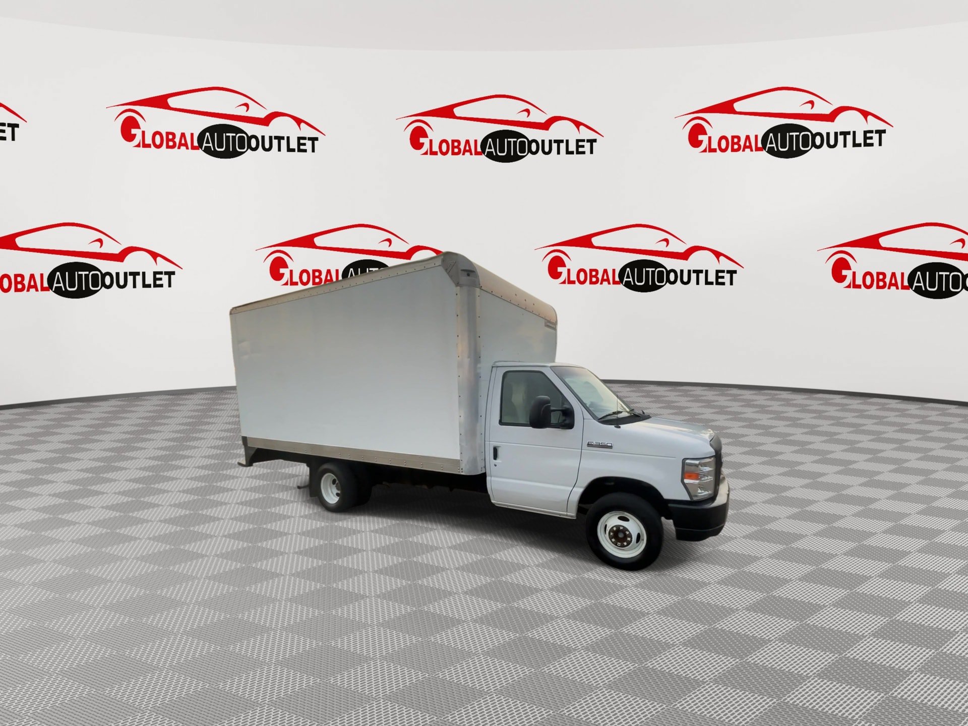 Used 2019 Ford E-350 and Econoline 350 Super Duty RWD image 2