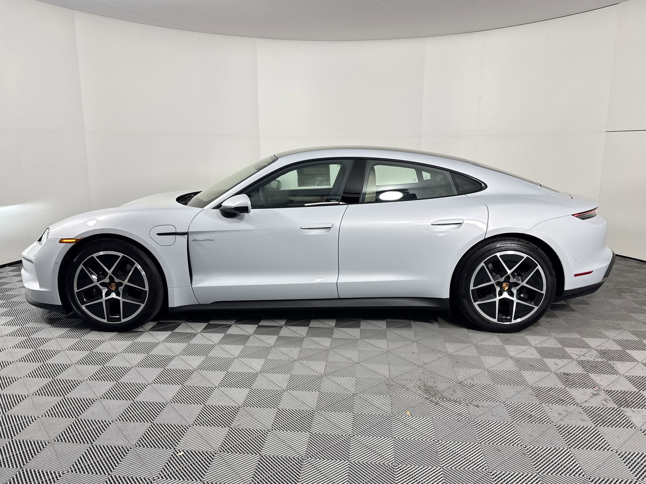 New 2026 Porsche Taycan image 2