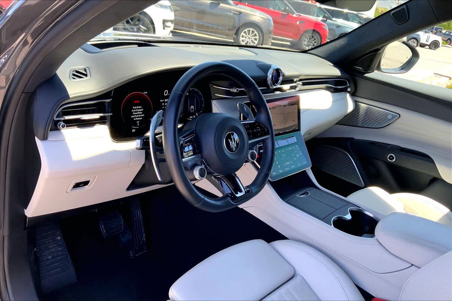 Used 2023 Maserati Grecale Modena AWD/4WD image 17
