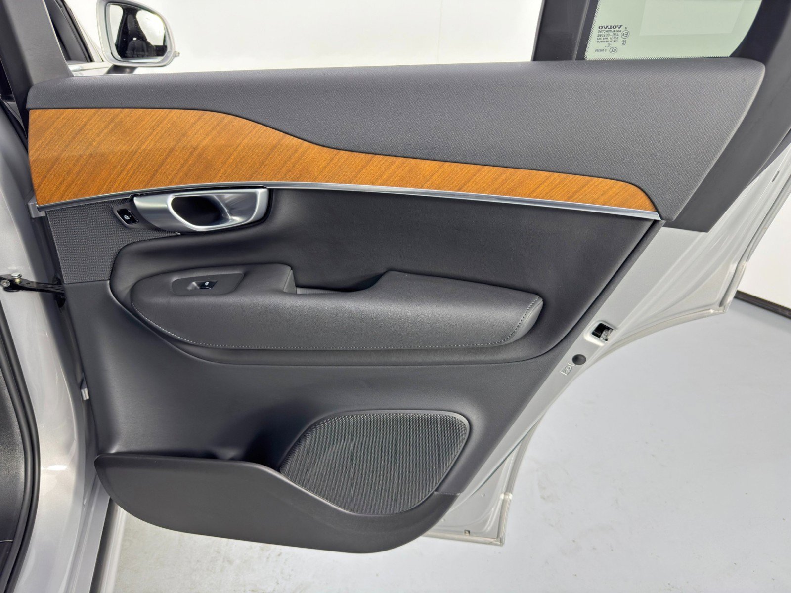 Used 2024 Volvo XC90 T8 Plus w/ Protection Package Premier image 47