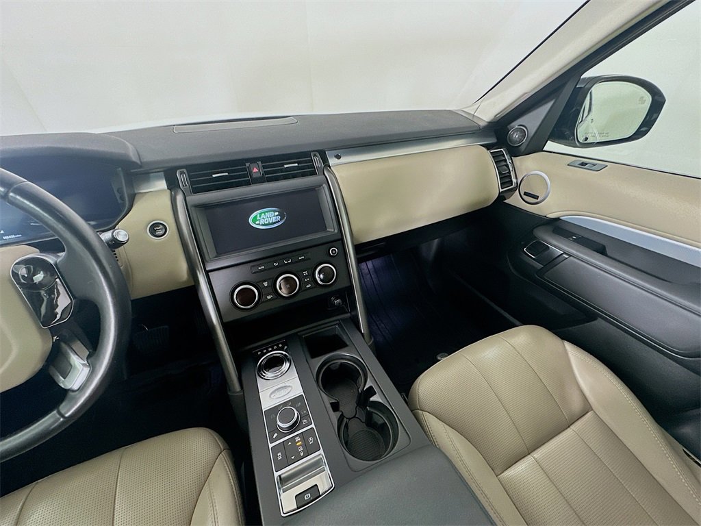 Used 2020 Land Rover Discovery Landmark image 11