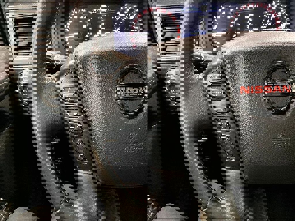 Used 2021 Nissan Titan PRO-4X w/ Pro-4x Convenience Package image 18