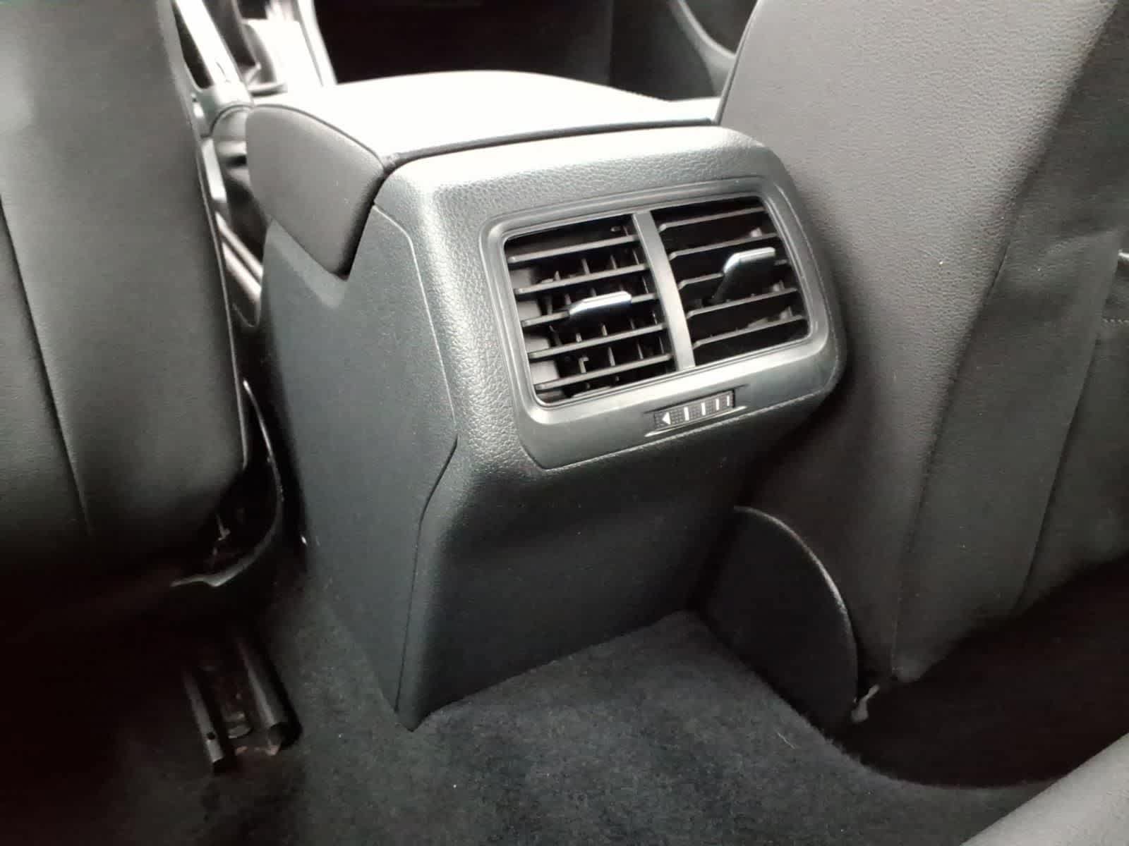 Used 2015 Volkswagen Golf S FWD image 11