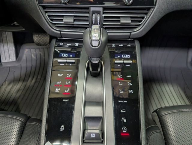 Used 2023 Porsche Macan w/ Premium Package Plus image 24