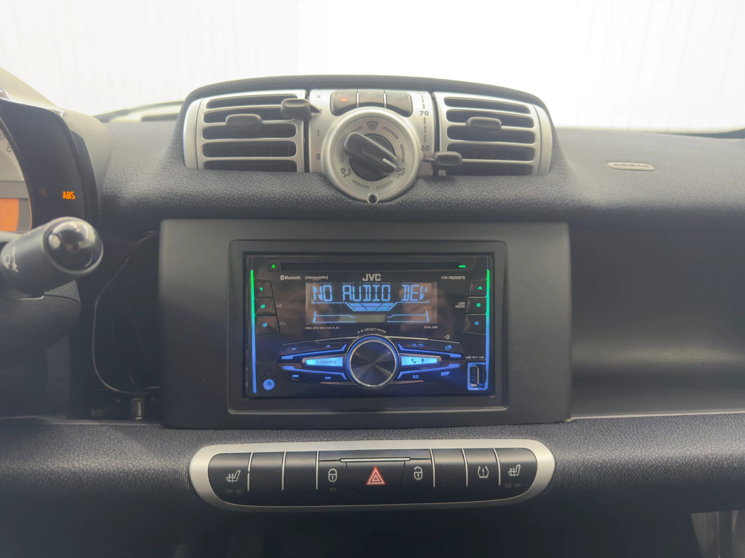 Used 2014 smart fortwo pure image 14