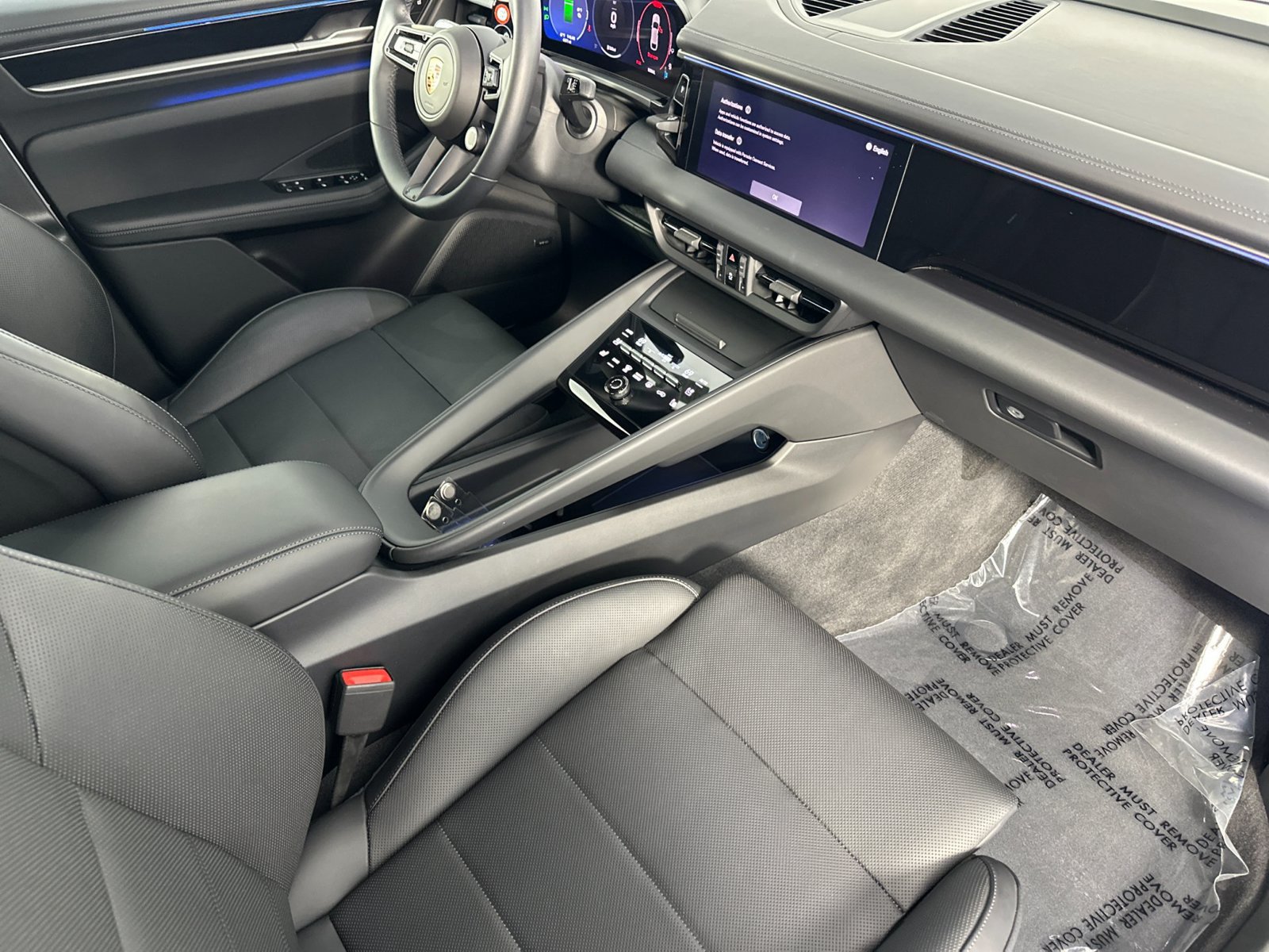 Certified 2025 Porsche Macan Electric RWD image 18