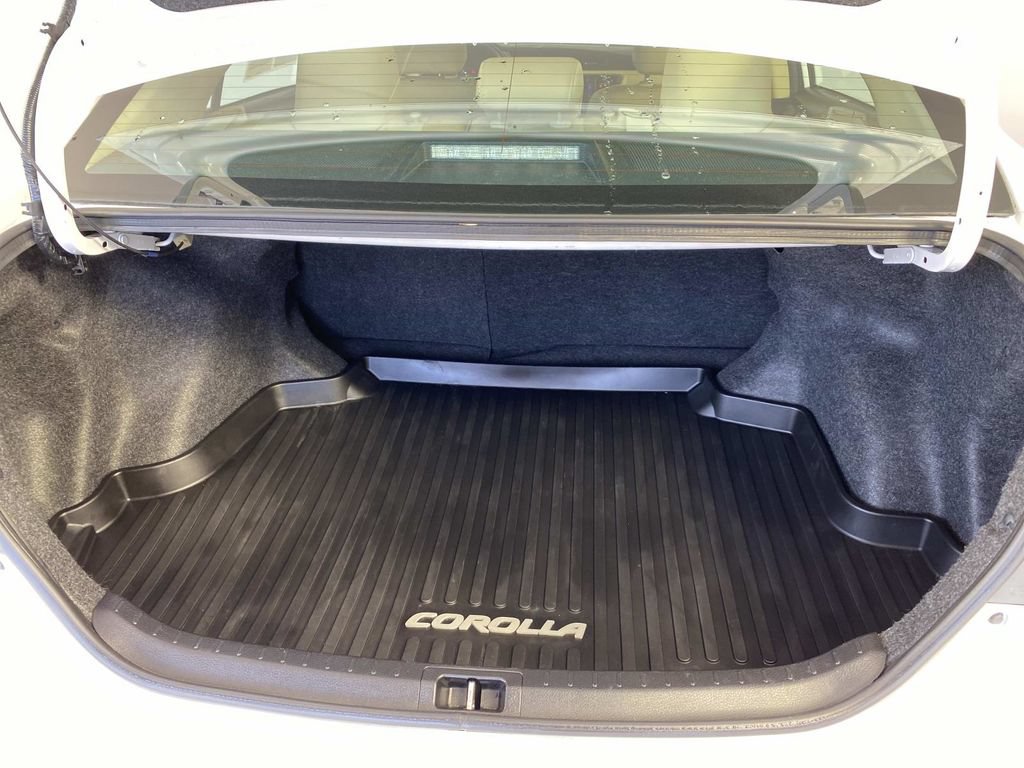 Used 2018 Toyota Corolla LE FWD image 8
