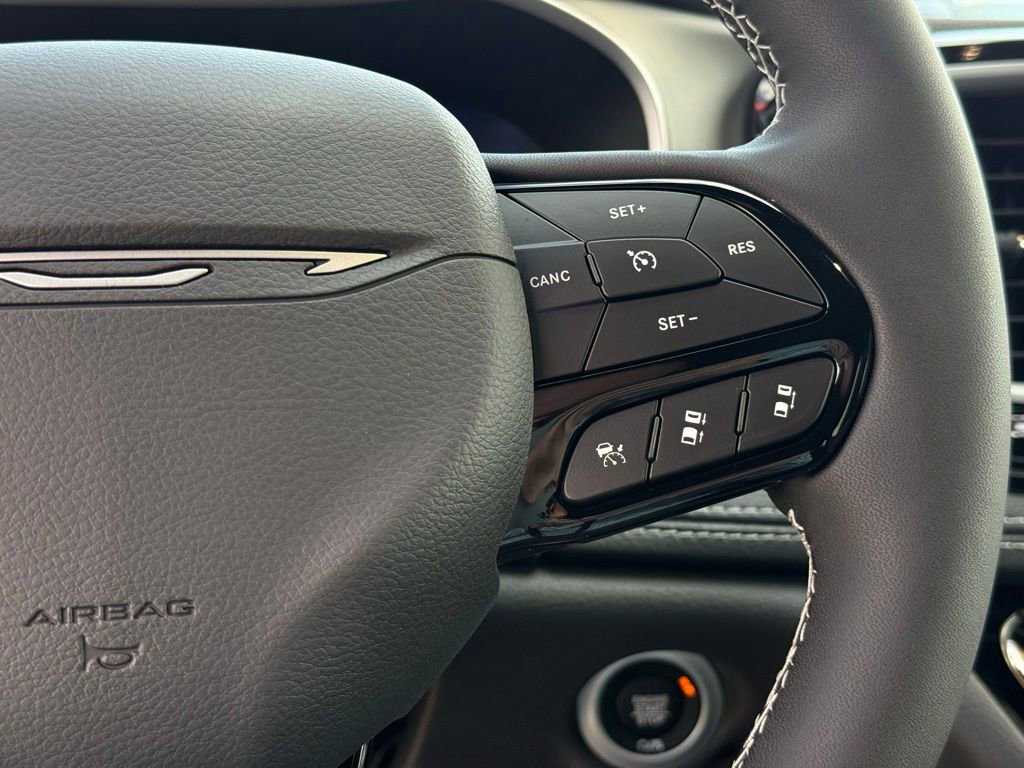 New 2027 Chrysler Pacifica Limited FWD image 34