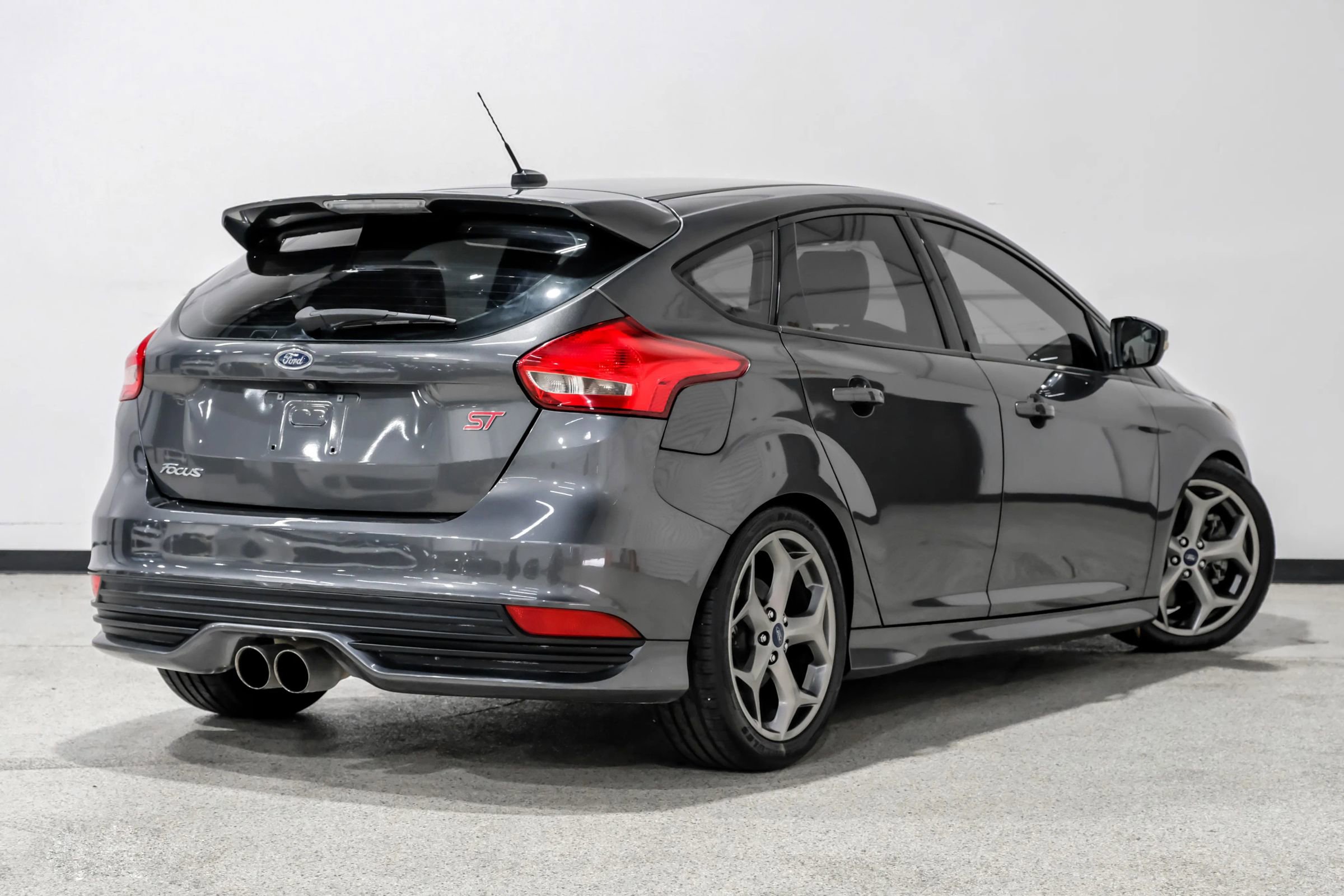 Used 2018 Ford Focus ST w/ Equipment Group 402A FWD image 6
