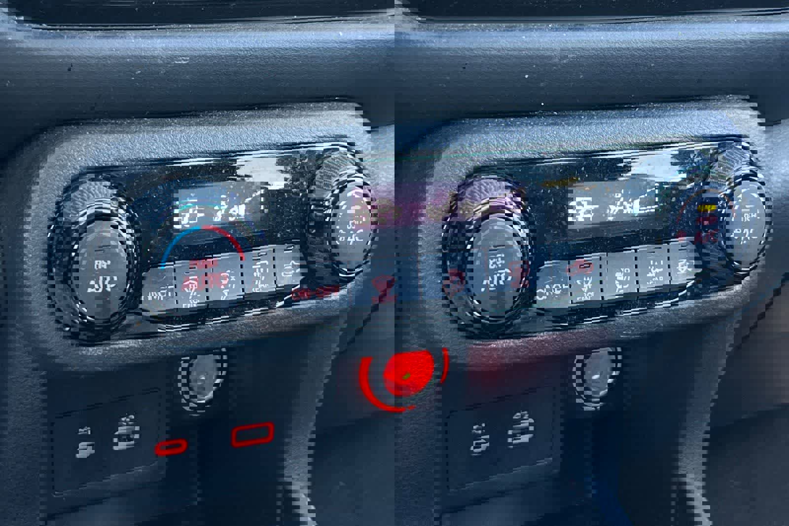 Used 2024 Nissan Kicks SR image 22