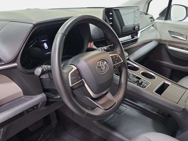 Certified 2024 Toyota Sienna XLE FWD image 12