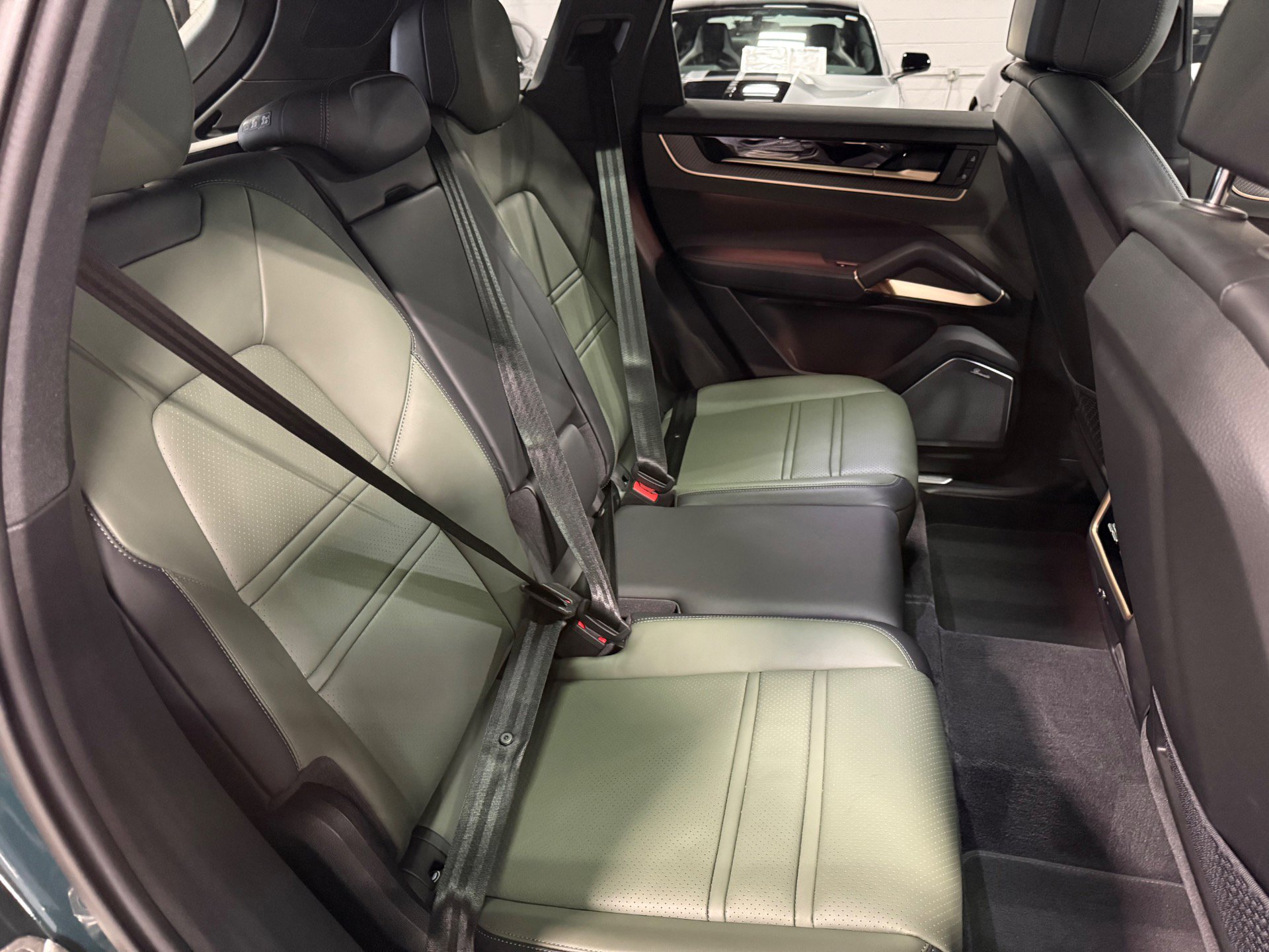 Used 2024 Porsche Cayenne S image 40