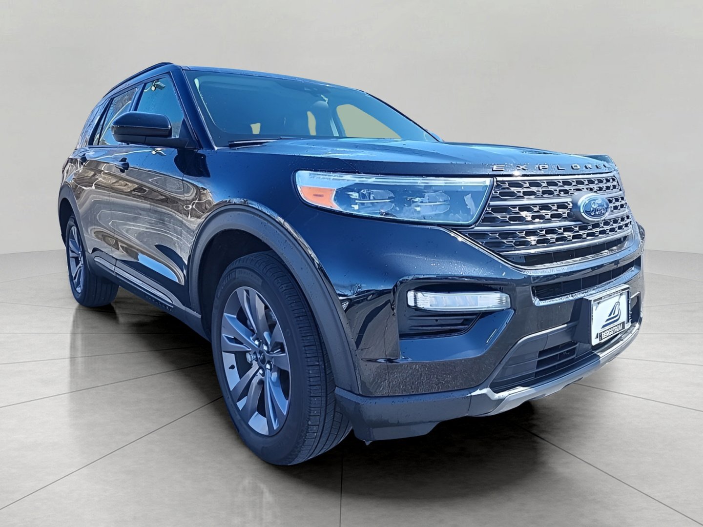 Certified 2023 Ford Explorer XLT w/ Equipment Group 202A AWD/4WD image 1