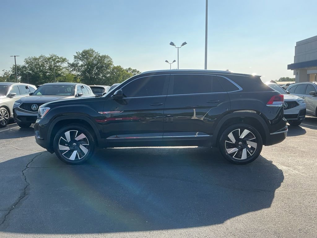 Used 2025 Volkswagen Atlas Cross Sport SEL AWD/4WD image 2
