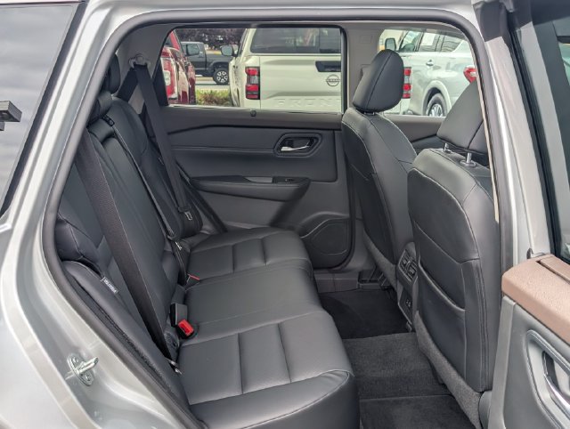 Used 2023 Nissan Rogue SV w/ SV Premium B Package AWD/4WD image 12