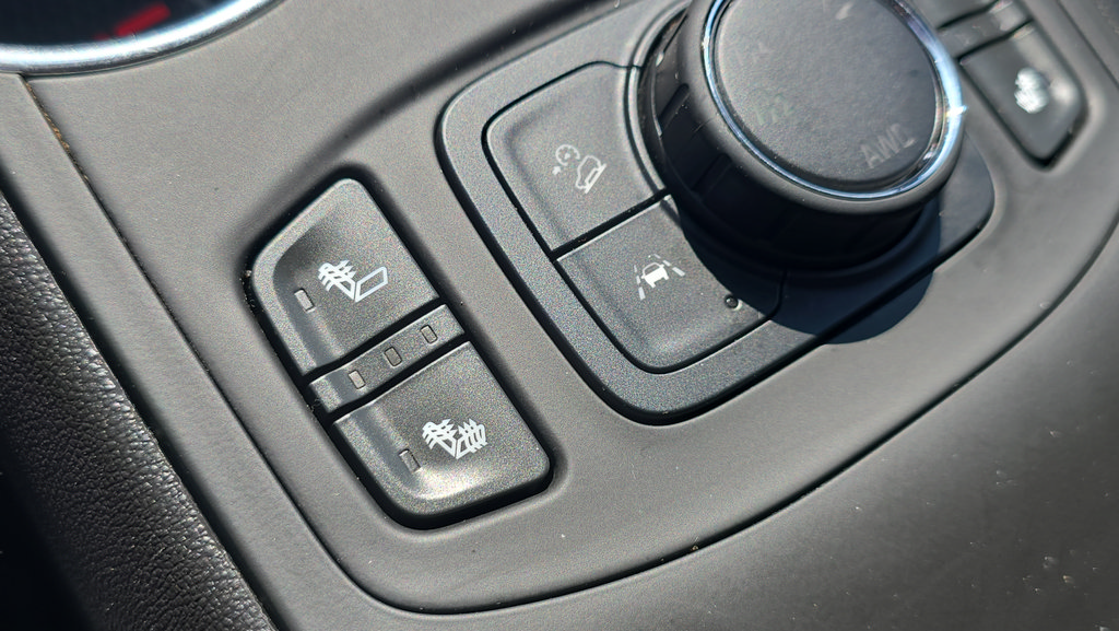 Used 2023 GMC Terrain SLT AWD/4WD image 29