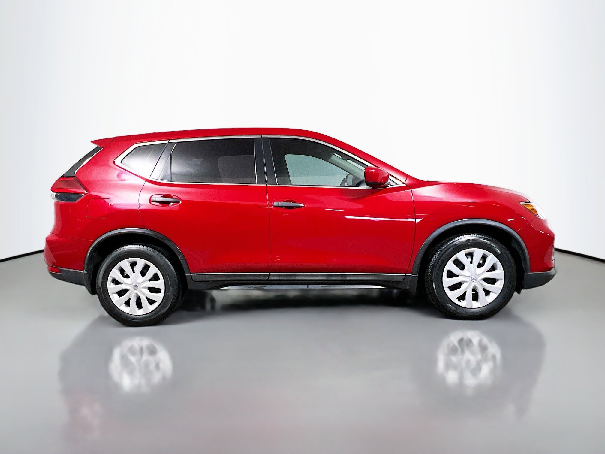 Used 2017 Nissan Rogue S image 3