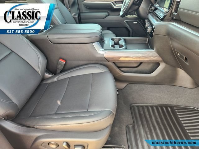 Used 2026 Chevrolet Silverado 2500 LTZ w/ LTZ Premium Package AWD/4WD image 15