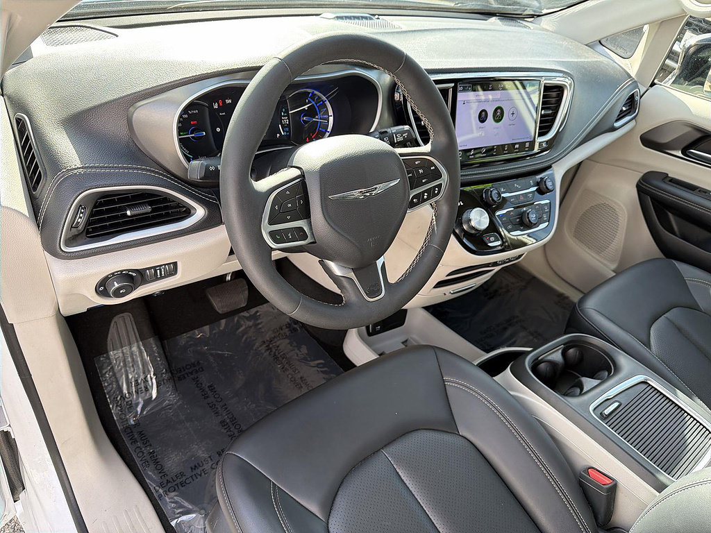 Used 2024 Chrysler Pacifica Limited FWD image 9