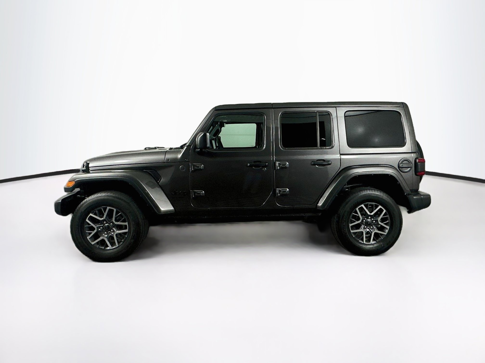Used 2025 Jeep Wrangler Unlimited Sahara w/ Technology Group AWD/4WD image 4