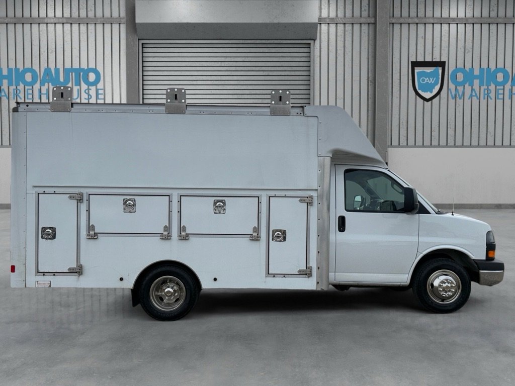 Used 2016 GMC Savana 3500 RWD image 4