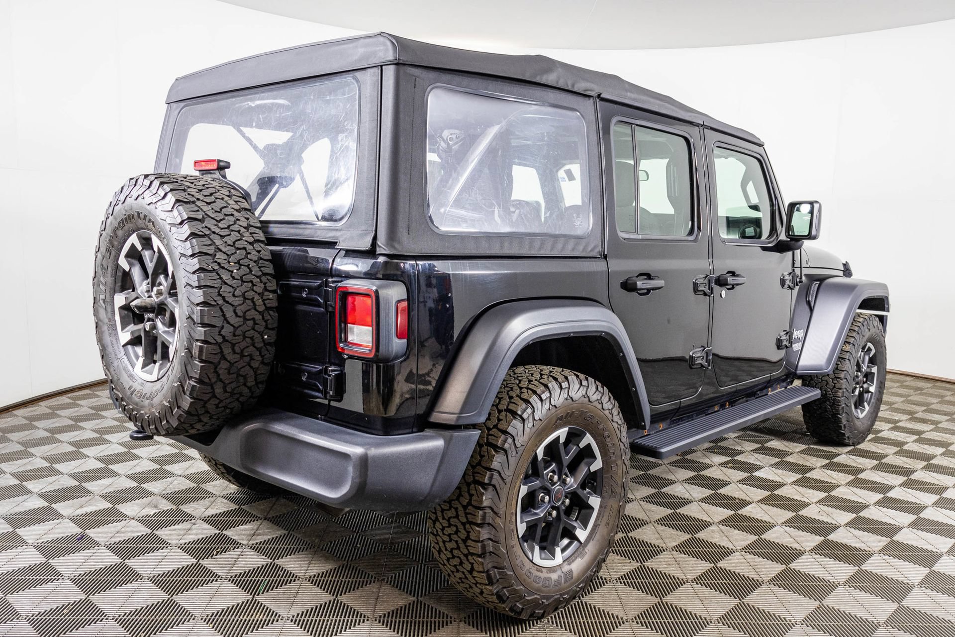 Used 2018 Jeep Wrangler Unlimited Sport AWD/4WD image 13