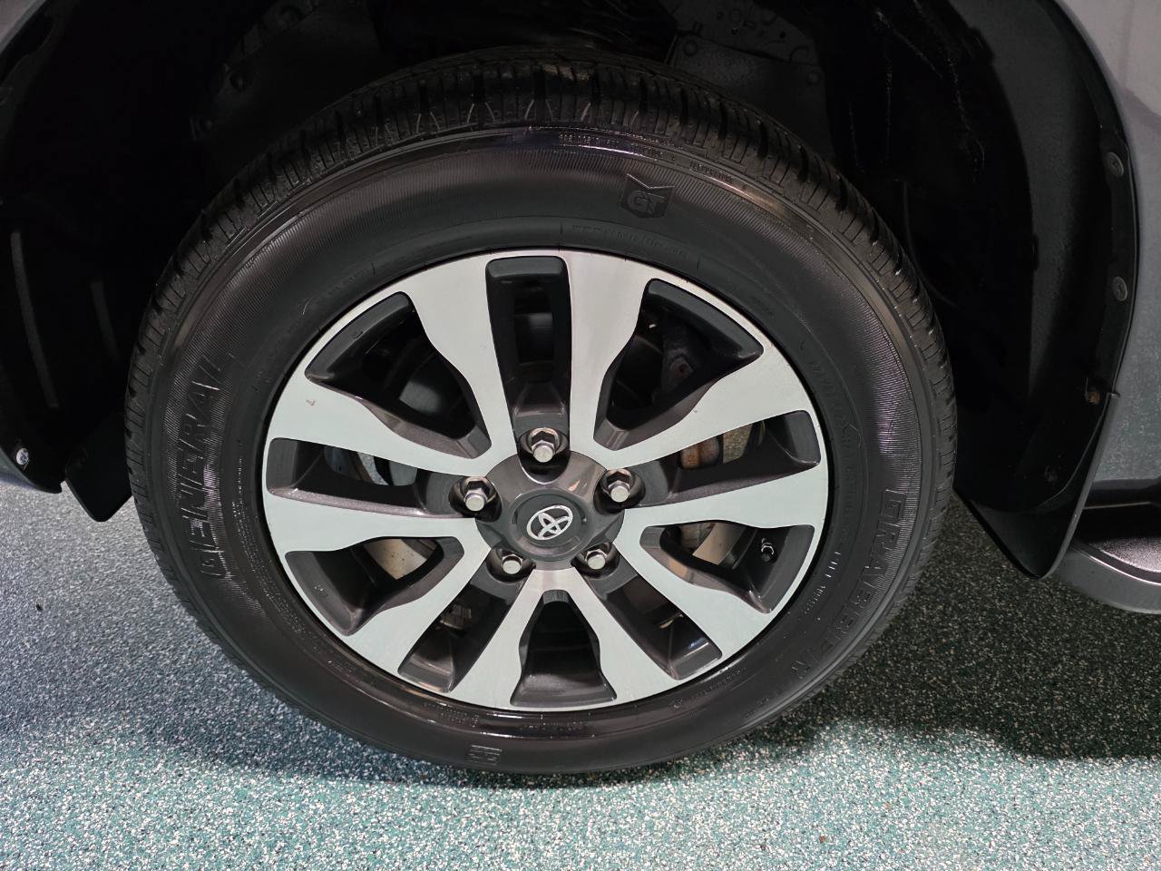 Used 2018 Toyota Sequoia Limited w/ Safety & Convenience Package AWD/4WD image 12