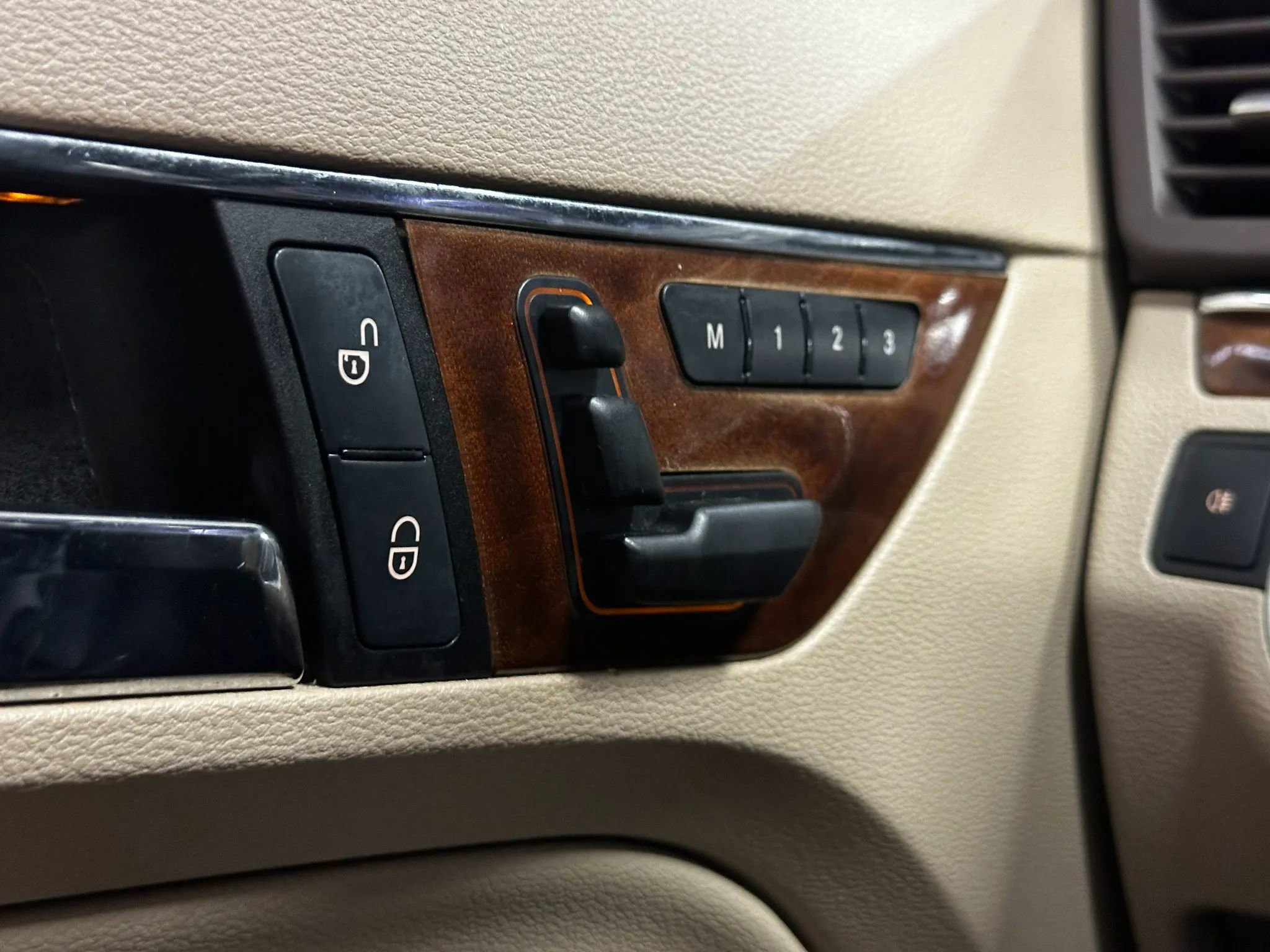 Used 2013 Mercedes-Benz E 350 Cabriolet w/ Premium 1 Pkg image 28