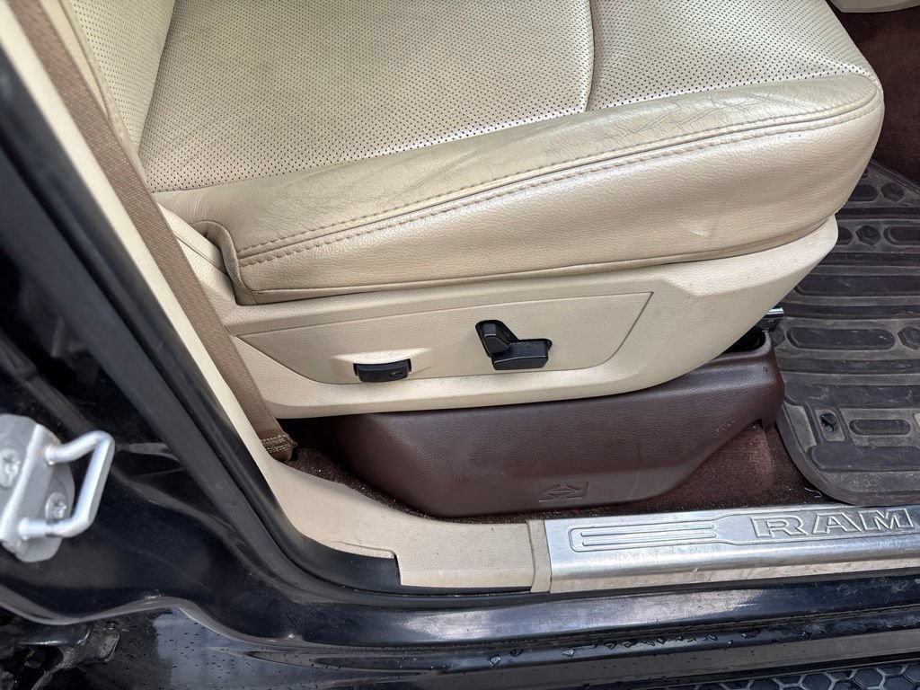 Used 2016 RAM 1500 Laramie w/ Convenience Group AWD/4WD image 42