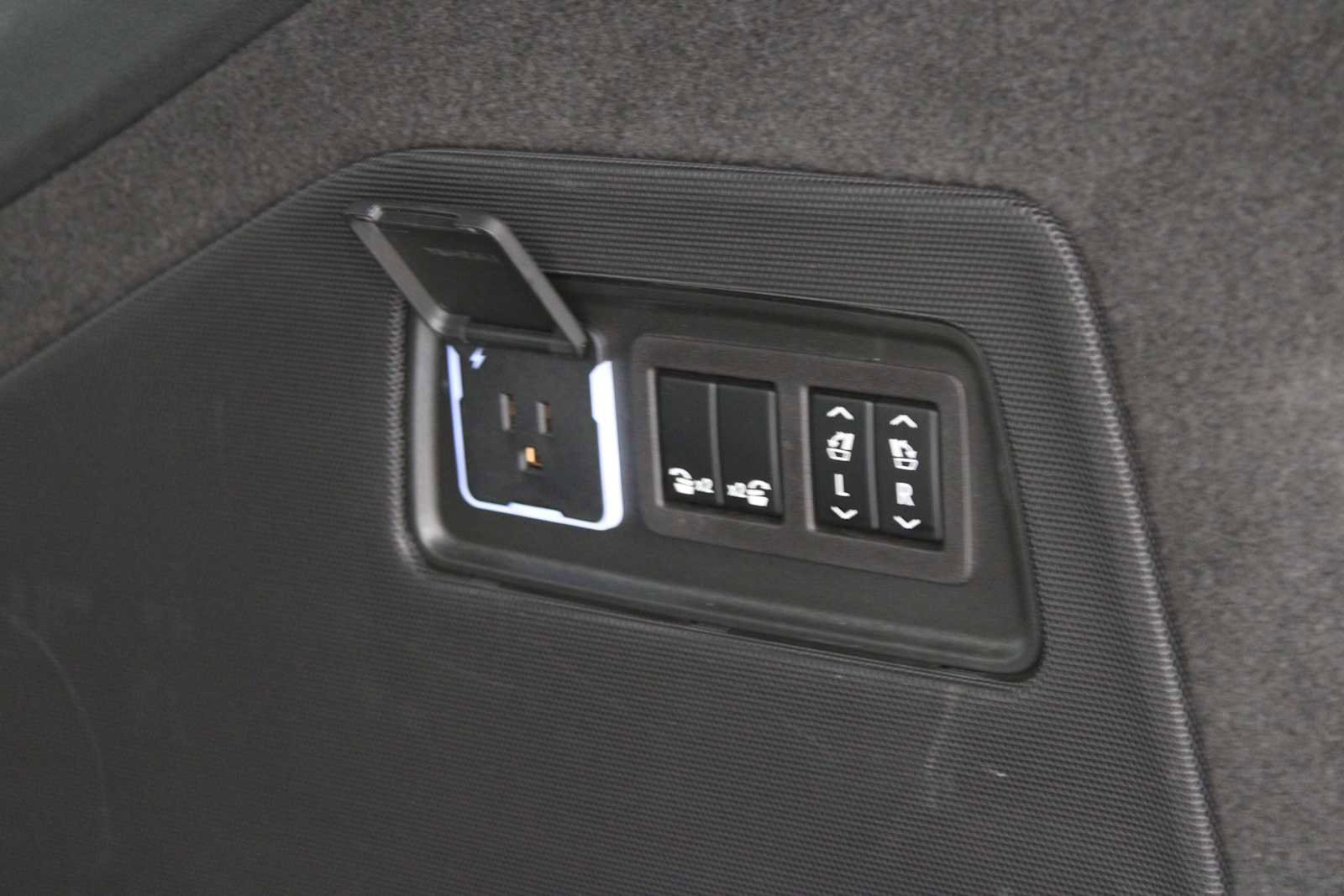 Certified 2024 Cadillac Escalade ESV Sport Platinum w/ LPO, ONYX Package image 13