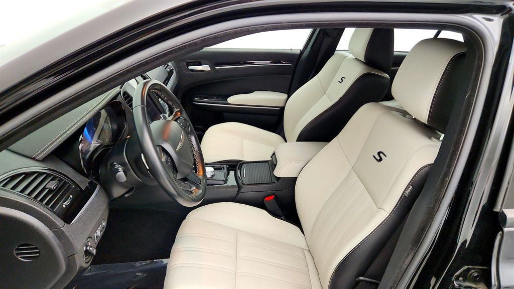Used 2020 Chrysler 300 S AWD/4WD image 21