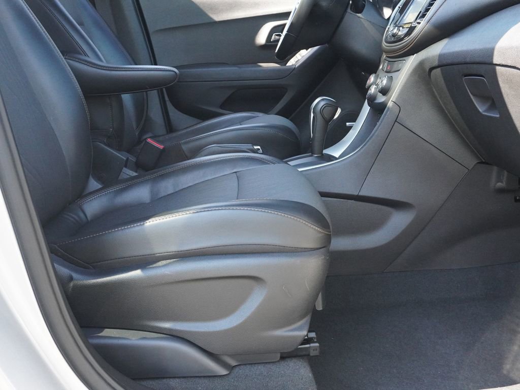 Used 2017 Chevrolet Trax LT w/ Sun & Sound Package FWD image 24