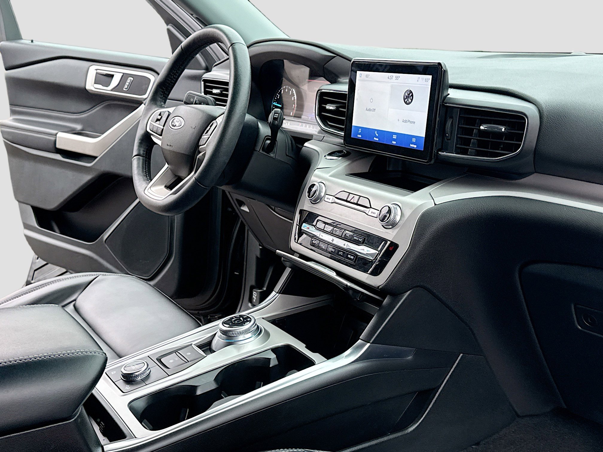 Used 2023 Ford Explorer XLT w/ Equipment Group 202A image 5