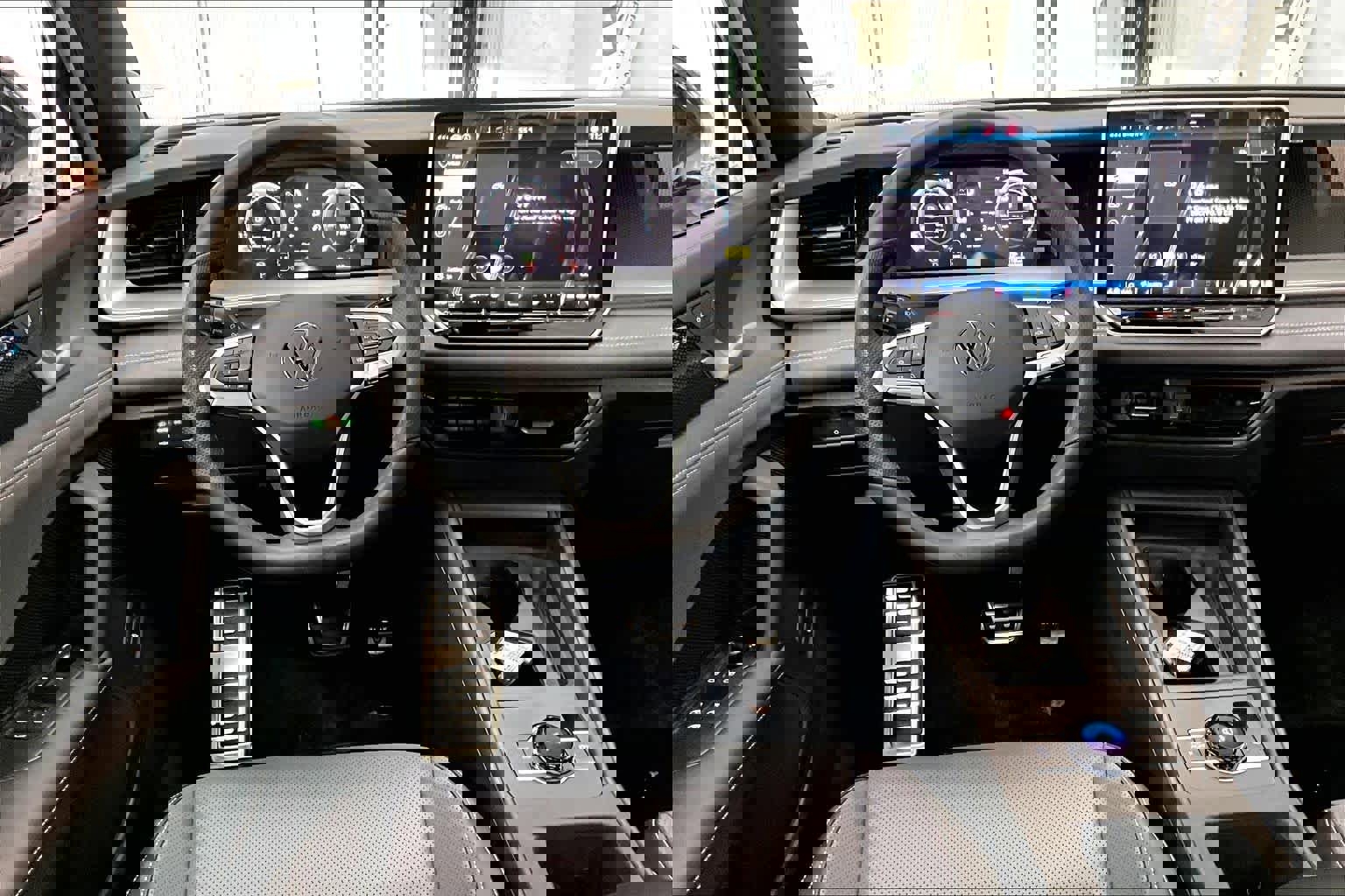 New 2026 Volkswagen Tiguan SE R-Line image 15