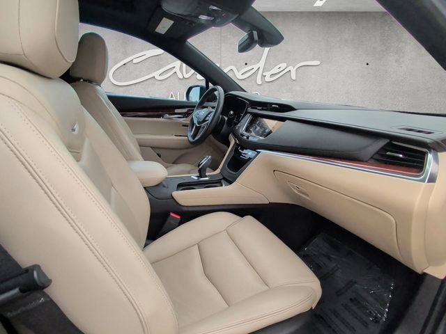 Used 2017 Cadillac XT5 Luxury w/ Driver Awareness Package image 24