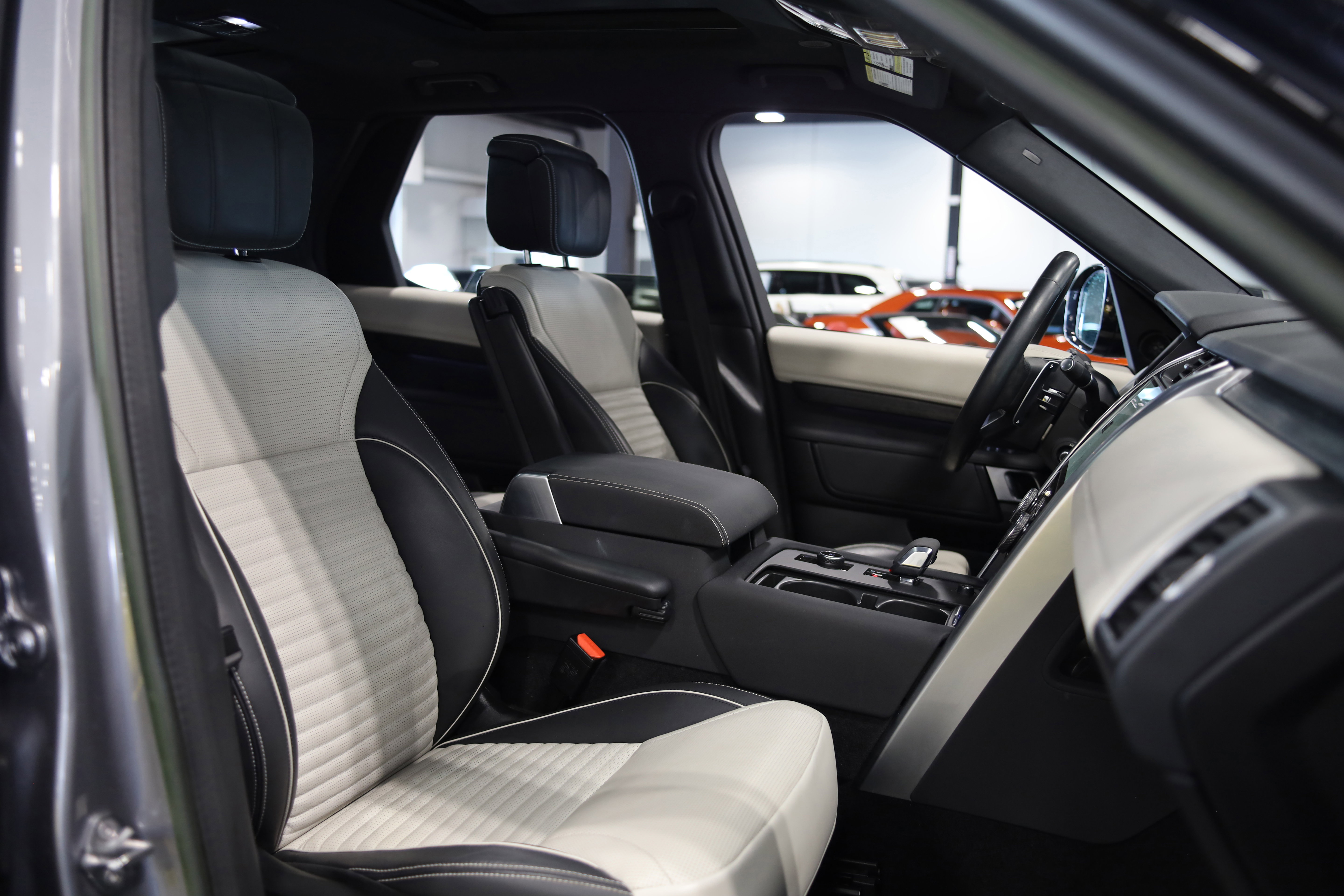 Used 2023 Land Rover Discovery S R-Dynamic AWD/4WD image 43