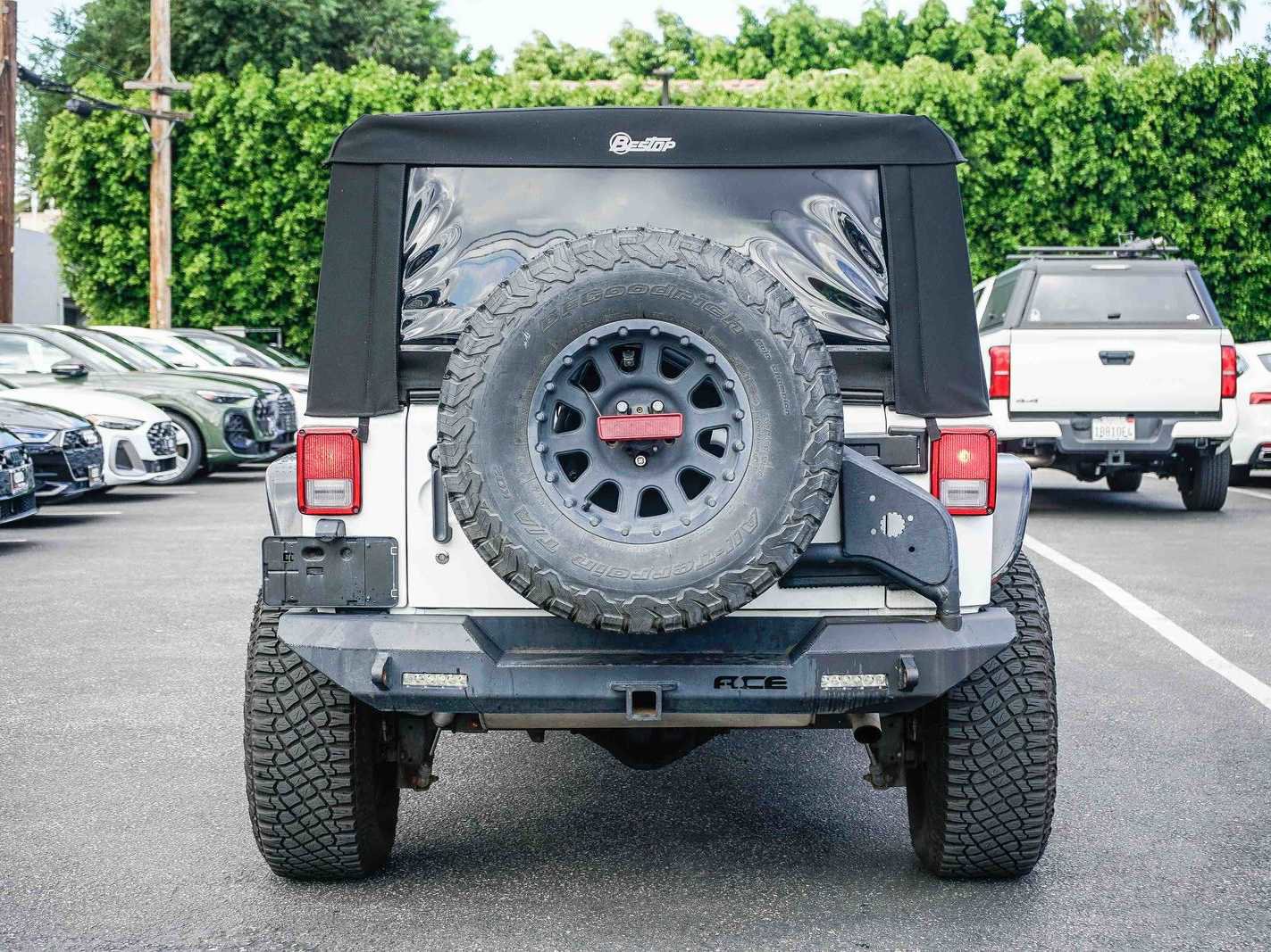Used 2016 Jeep Wrangler Unlimited Rubicon w/ Connectivity Group image 3